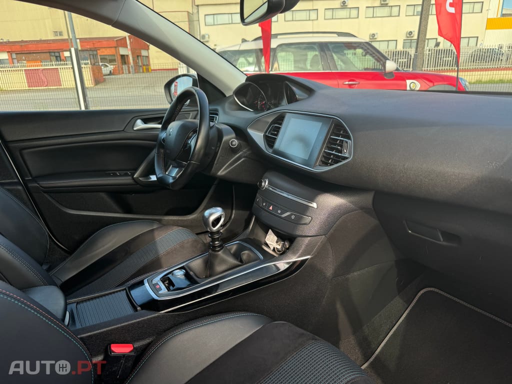 Peugeot 308 PureTech 130 GPF Stop & Start Tech Edition