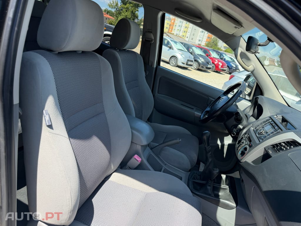 Toyota Hilux 2.5 D-4D 4WD CD Tracker