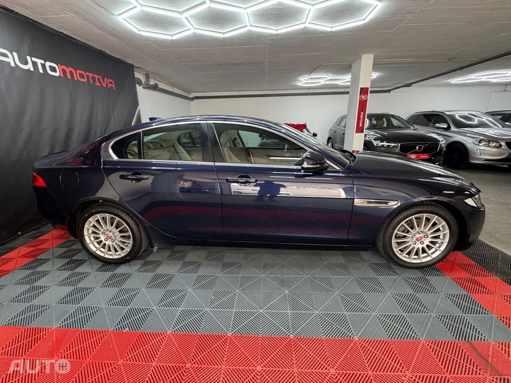 Jaguar XE 2.0 D Prestige