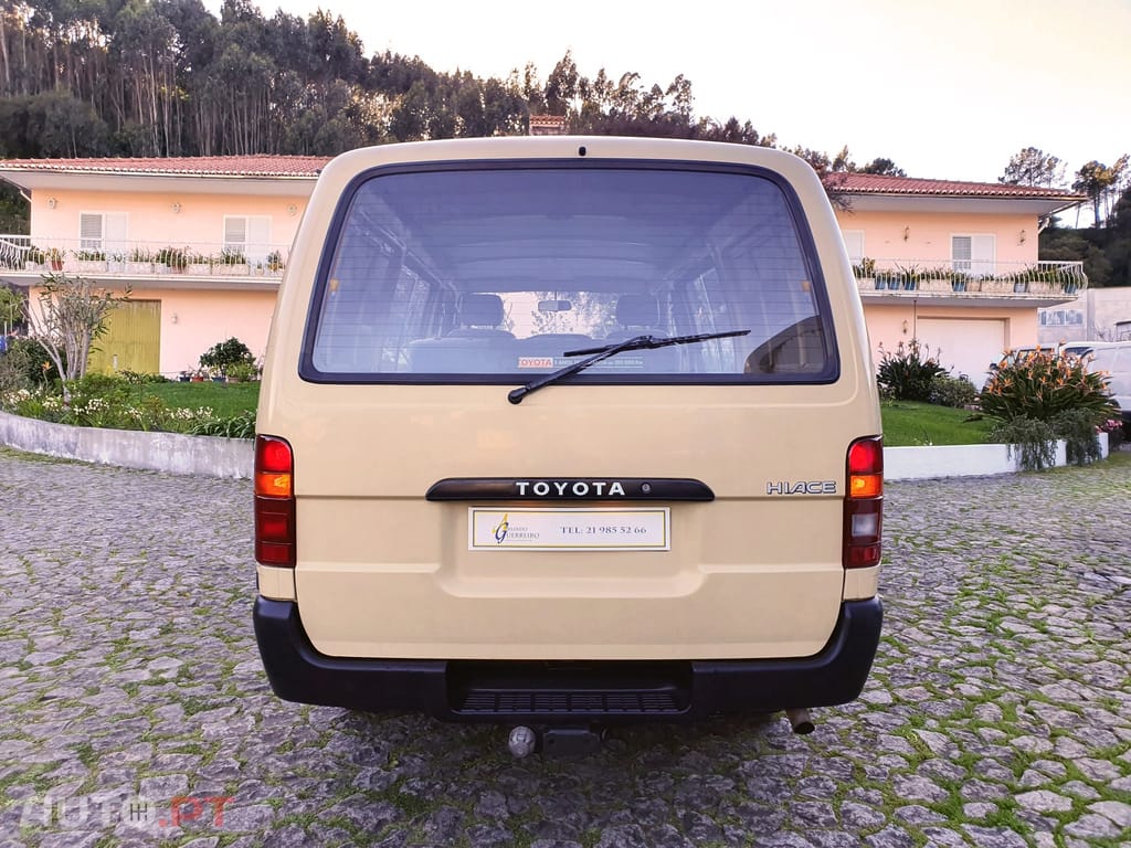 Toyota HiAce 2.4 D LH102L
