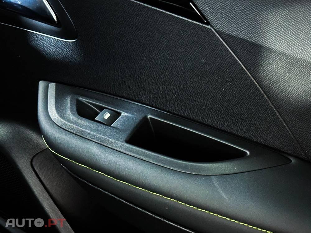 Peugeot E-2008 54 kWh GT