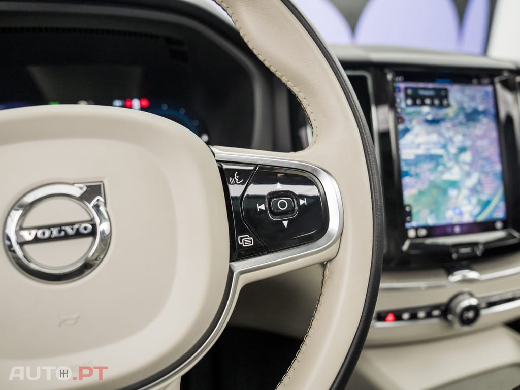 Volvo XC60 2.0 T6 PHEV Core AWD