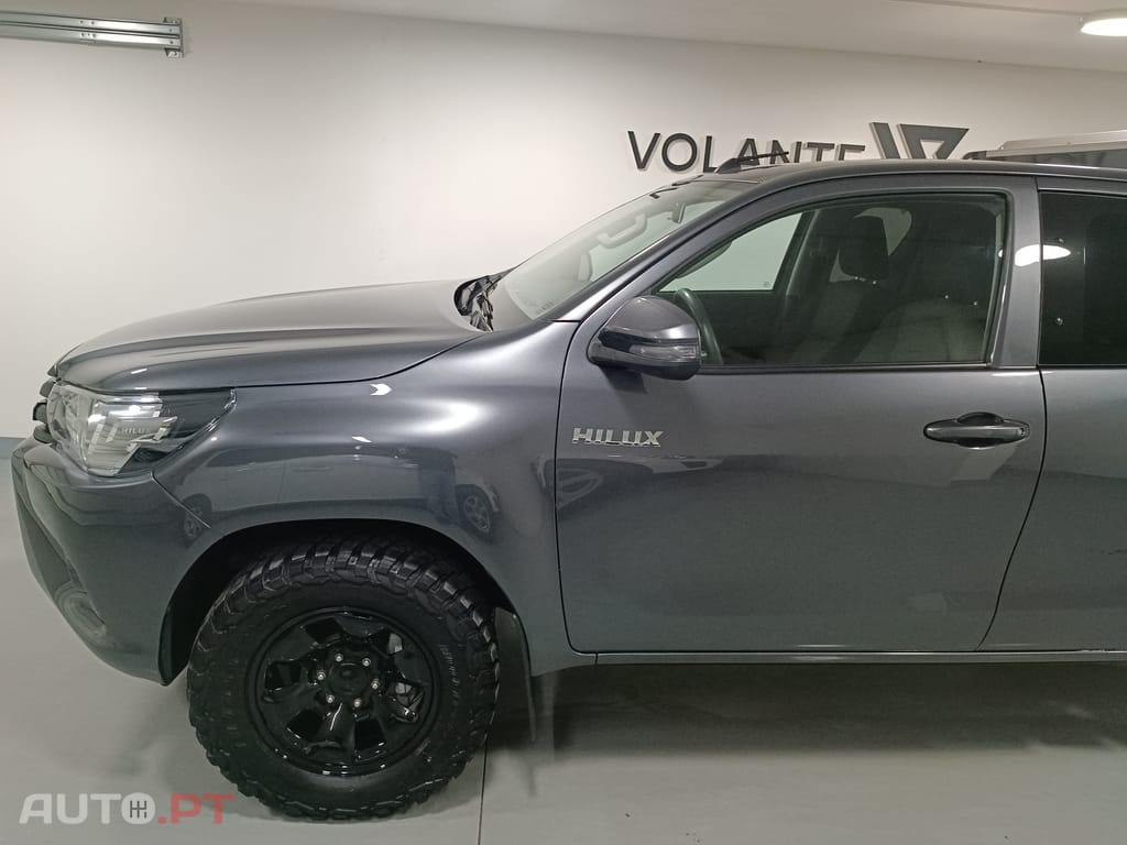 Toyota Hilux Xtra Cab 2.4 D-4D DLX+ 4WD M/T