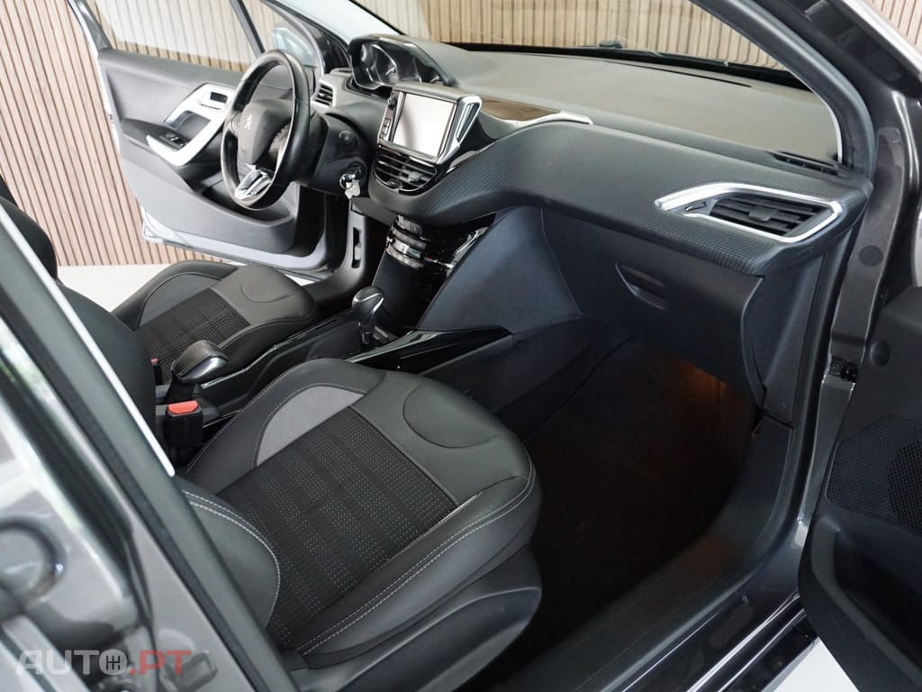 Peugeot 2008 1.2 PureTech Allure EAT6