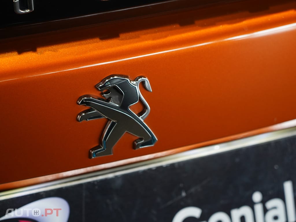 Peugeot E-2008 50 kWh Active