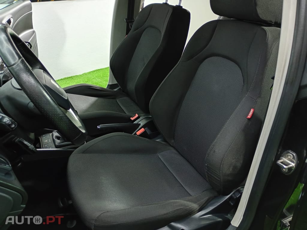 SEAT Ibiza 1.6 TDI Reference — fotografia 16