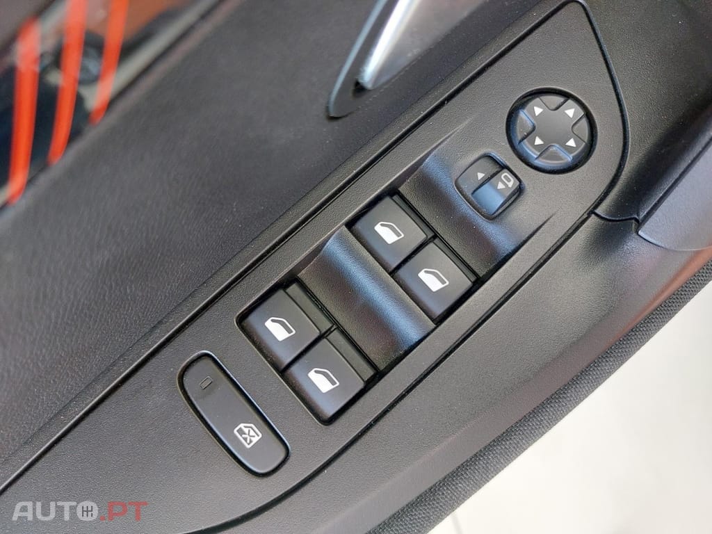 Peugeot E-2008 50 kWh Active Pack