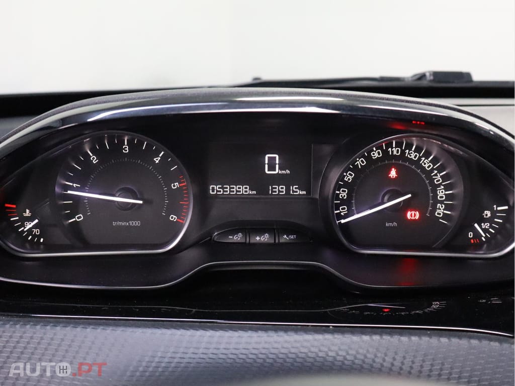 Peugeot 2008 Signature 1.5 BlueHDi 