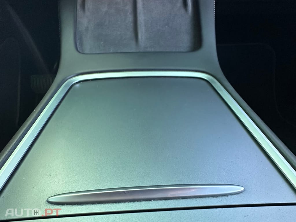 Tesla Model Y Tração Traseira — fotografia 21
