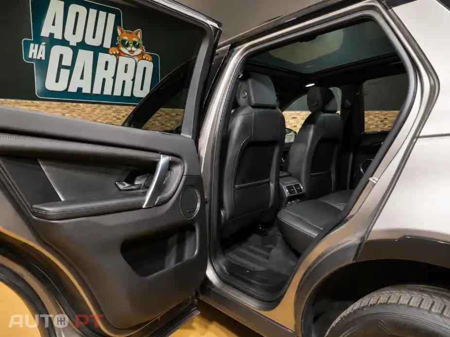 Land Rover Discovery Sport 1.5 I3 P300e AWD R-Dynamic HSE — fotografia 14