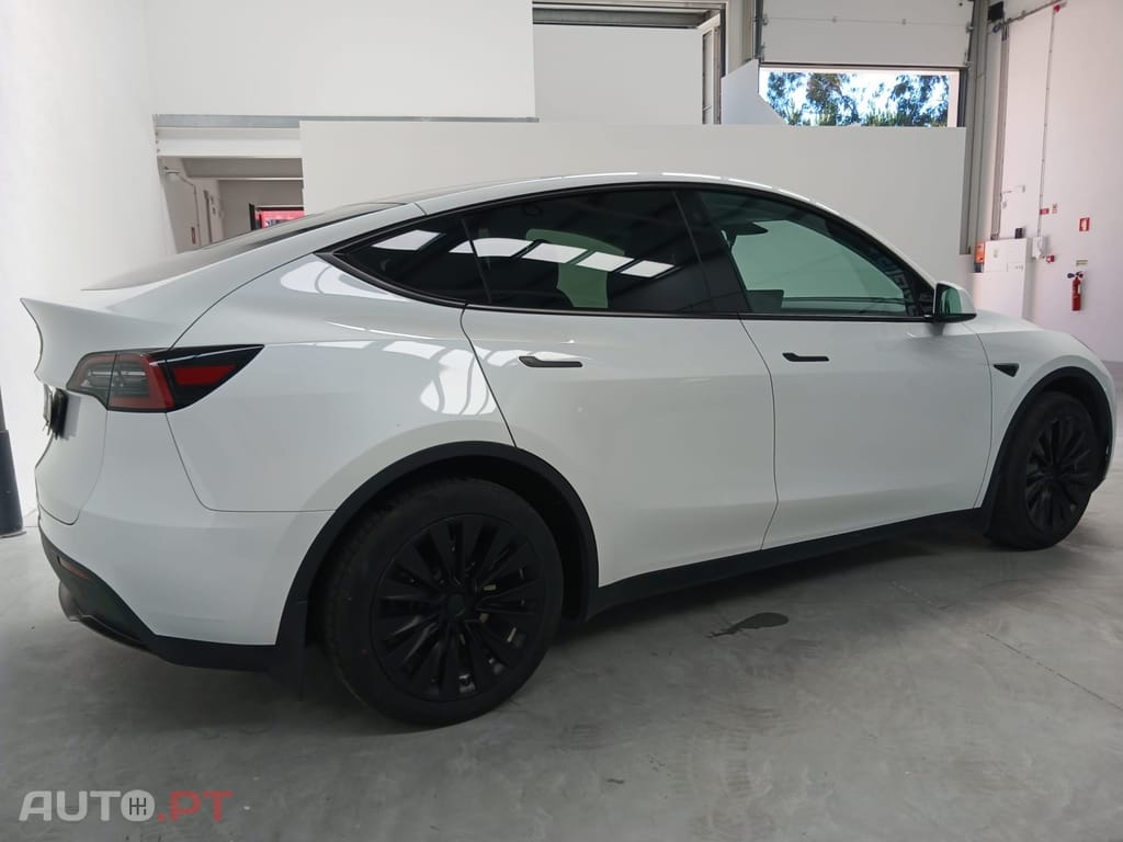 Tesla Model Y Standard