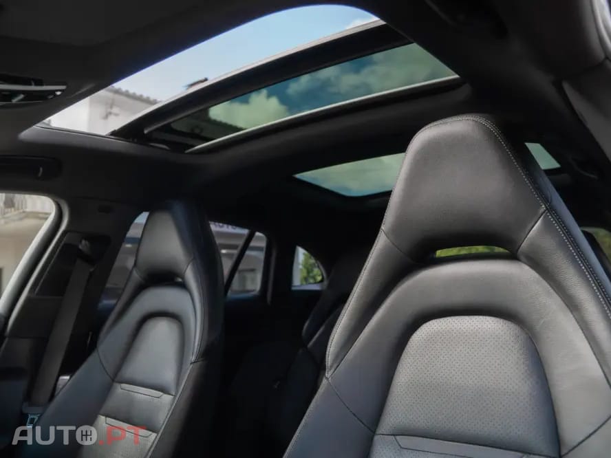 Porsche Panamera 4 E-Hybrid Platinum Edition