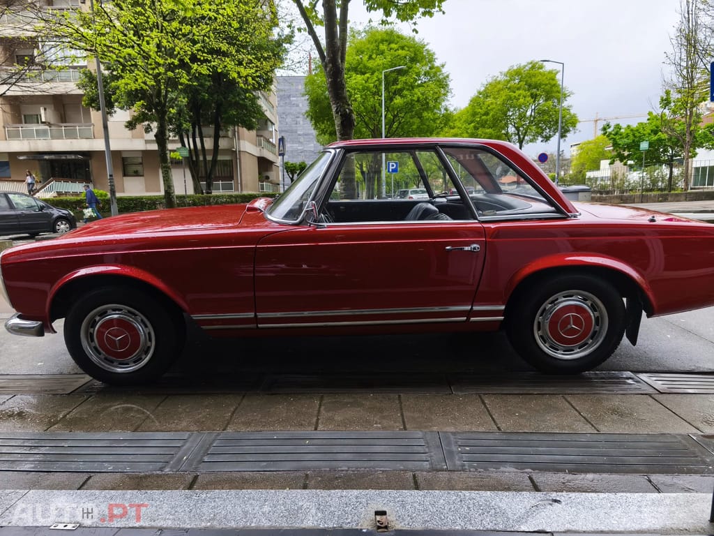 Mercedes-Benz 230 SL