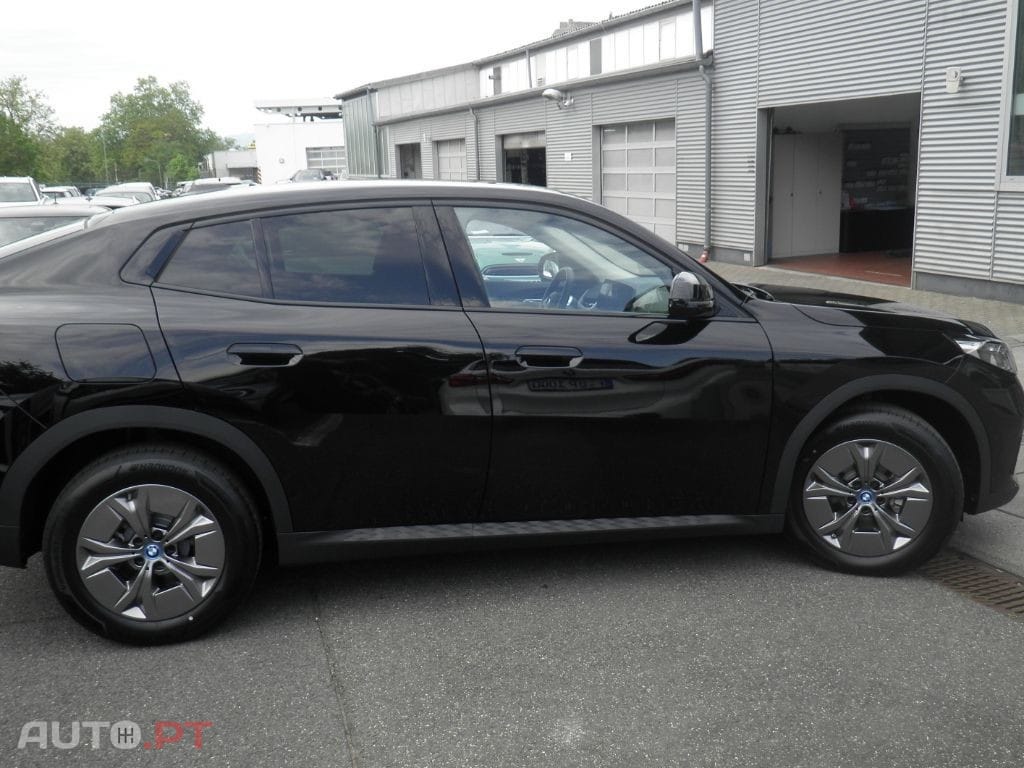 BMW iX2 xDrive30