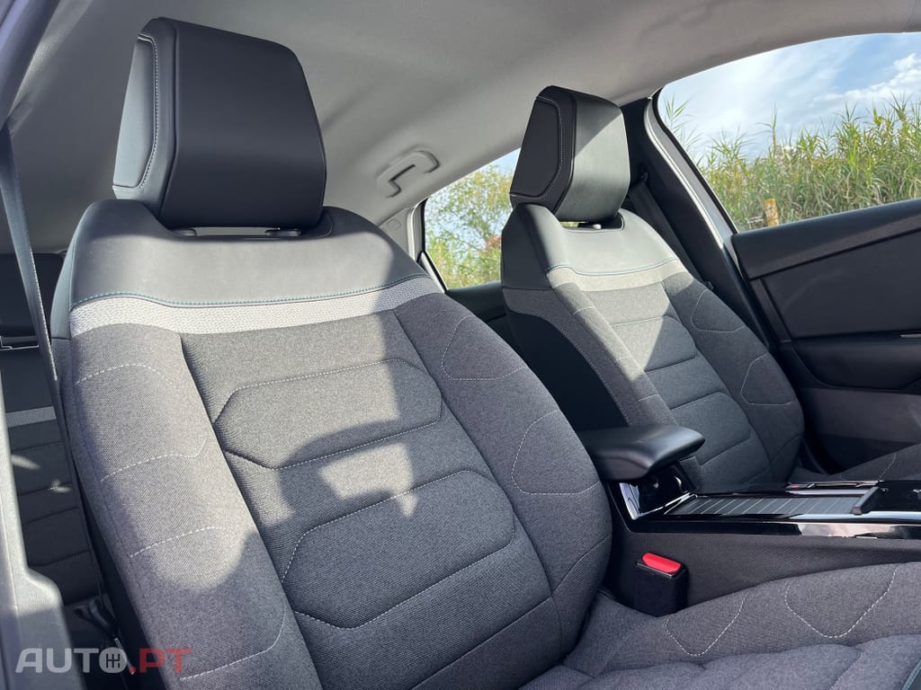 Citroen C4 PureTech 130 Stop&Start EAT8 SHINE