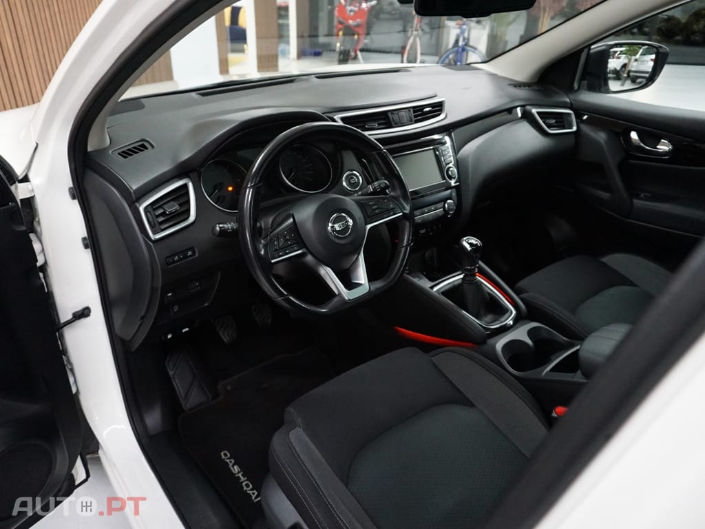Nissan Qashqai 1.5 dCi N-Connecta J18