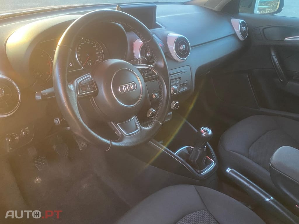 Audi A1 1.6 TDi S-line