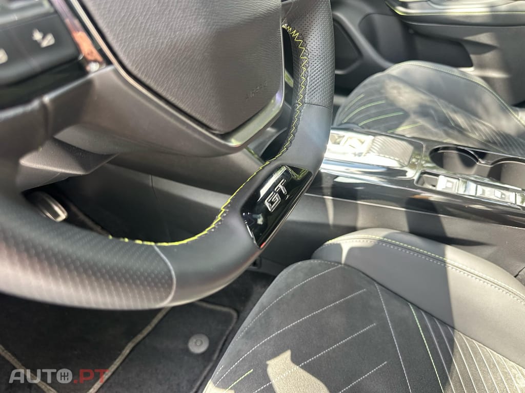 Peugeot E-2008 50 kWh GT Pack