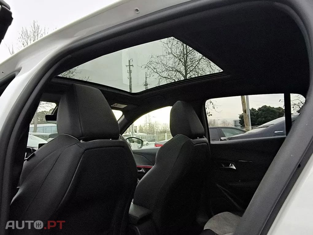 Peugeot E-208 50 kWh GT Pack