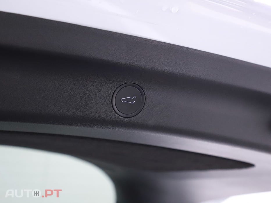 Tesla Model Y Long-Range RWD