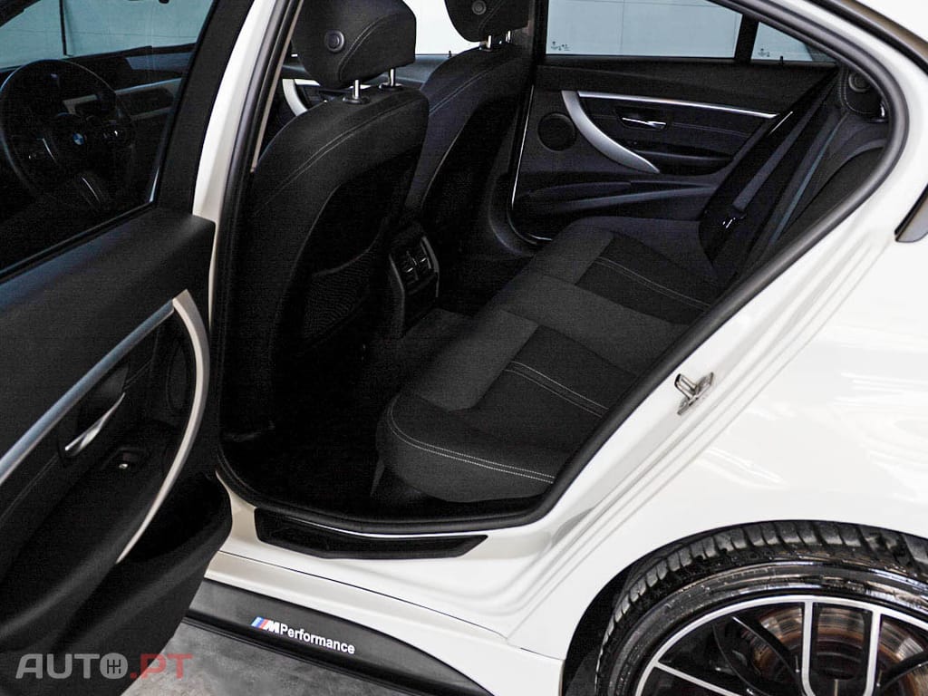 BMW 320 PERFORMANCE PACK M
