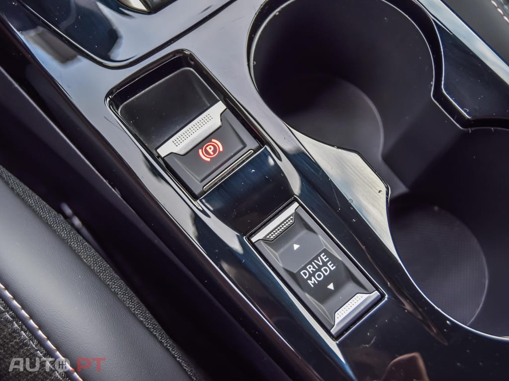 Peugeot 2008 1.2 PureTech Allure EAT8
