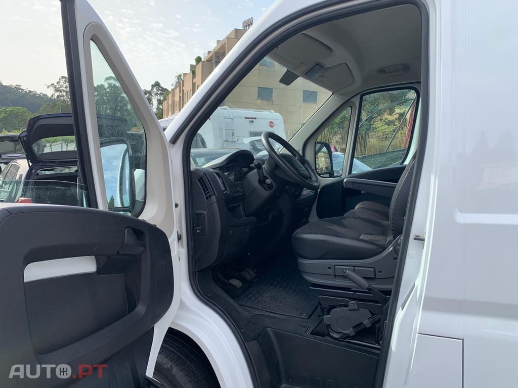 Peugeot Boxer 2.2 BlueHDi 330 L2H2 Premium