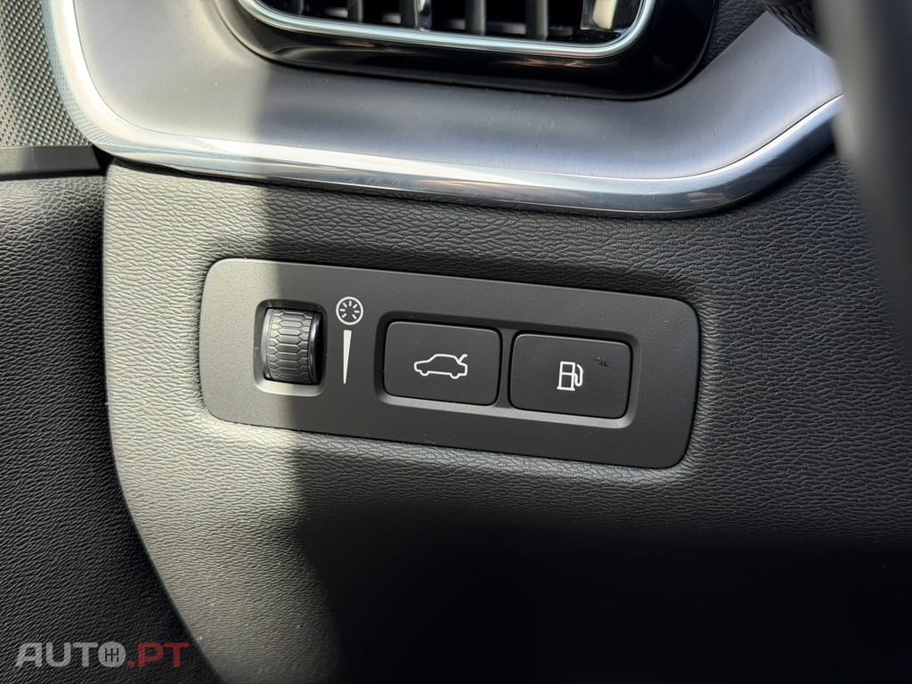 Volvo XC60 2.0 T8 PHEV Momentum Plus AWD