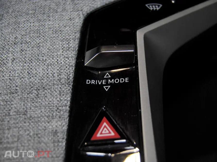 Peugeot 3008 1.2 Hybrid Allure e-DCS6