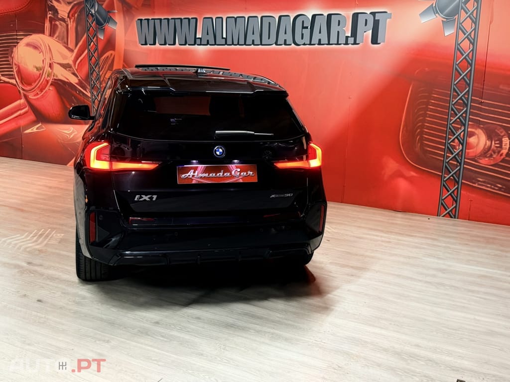 BMW iX1 xDrive30 Pack Desportivo M