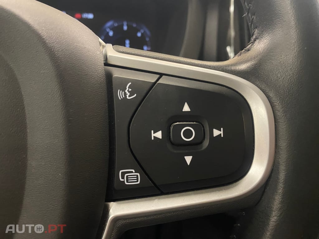 Volvo XC60 2.0 B4 R-Design Geartronic