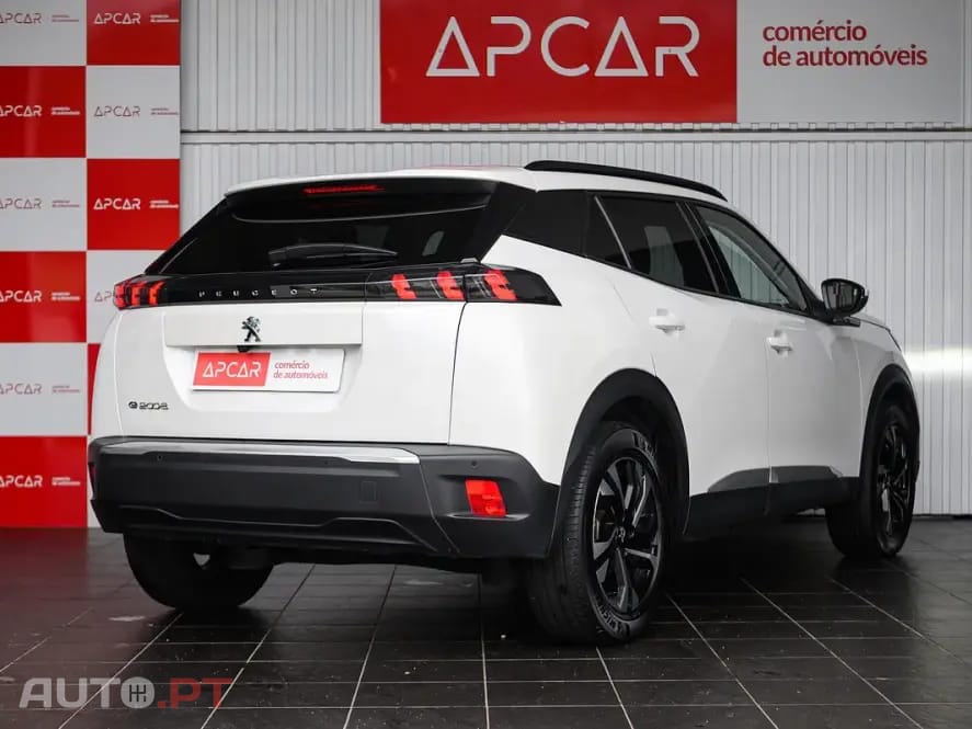 Peugeot E-2008 50 kWh Allure Pack