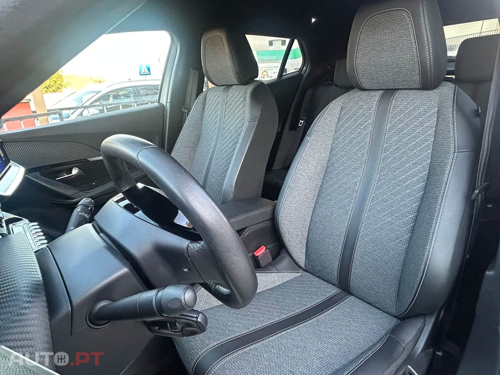Peugeot 2008 1.2 Pure Tech Allure- Gasolina
