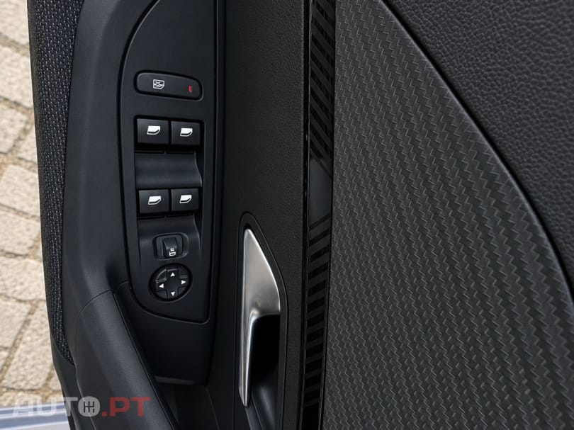 Peugeot 2008 1.2 PureTech Style — fotografia 18