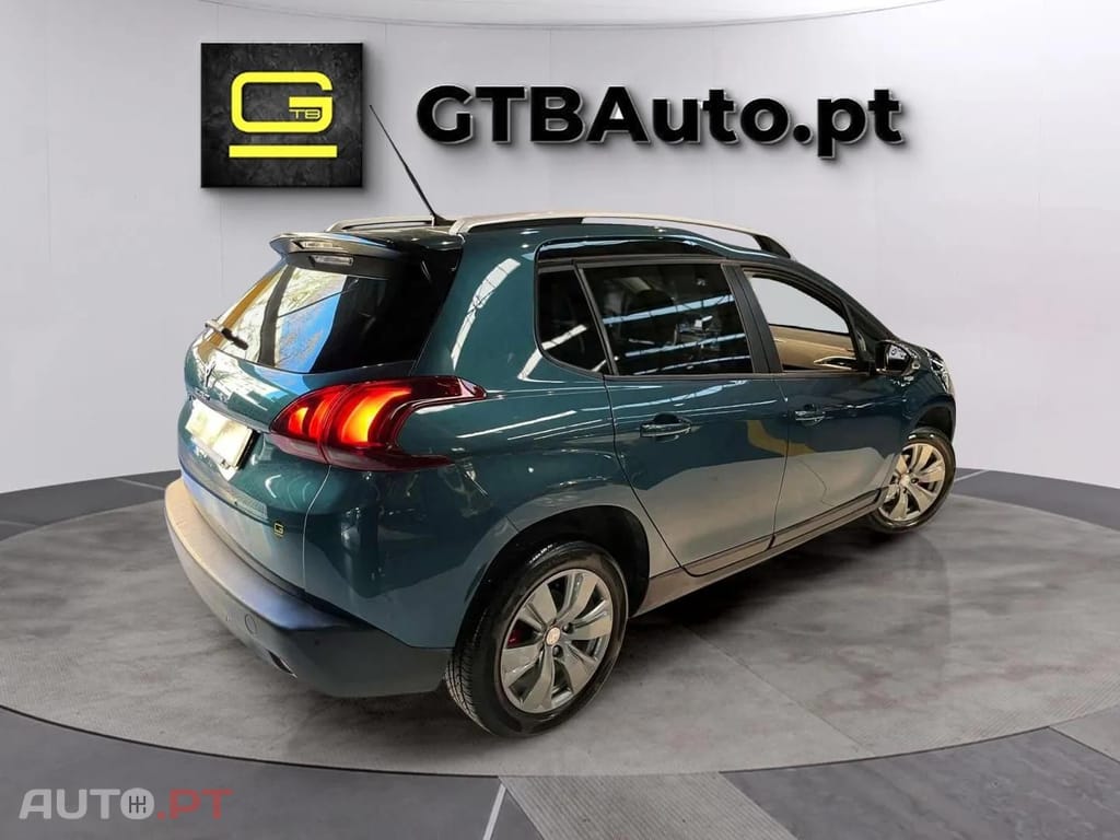 Peugeot 2008 1.2 e-VTi Style