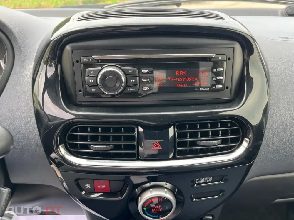 Peugeot iOn Active