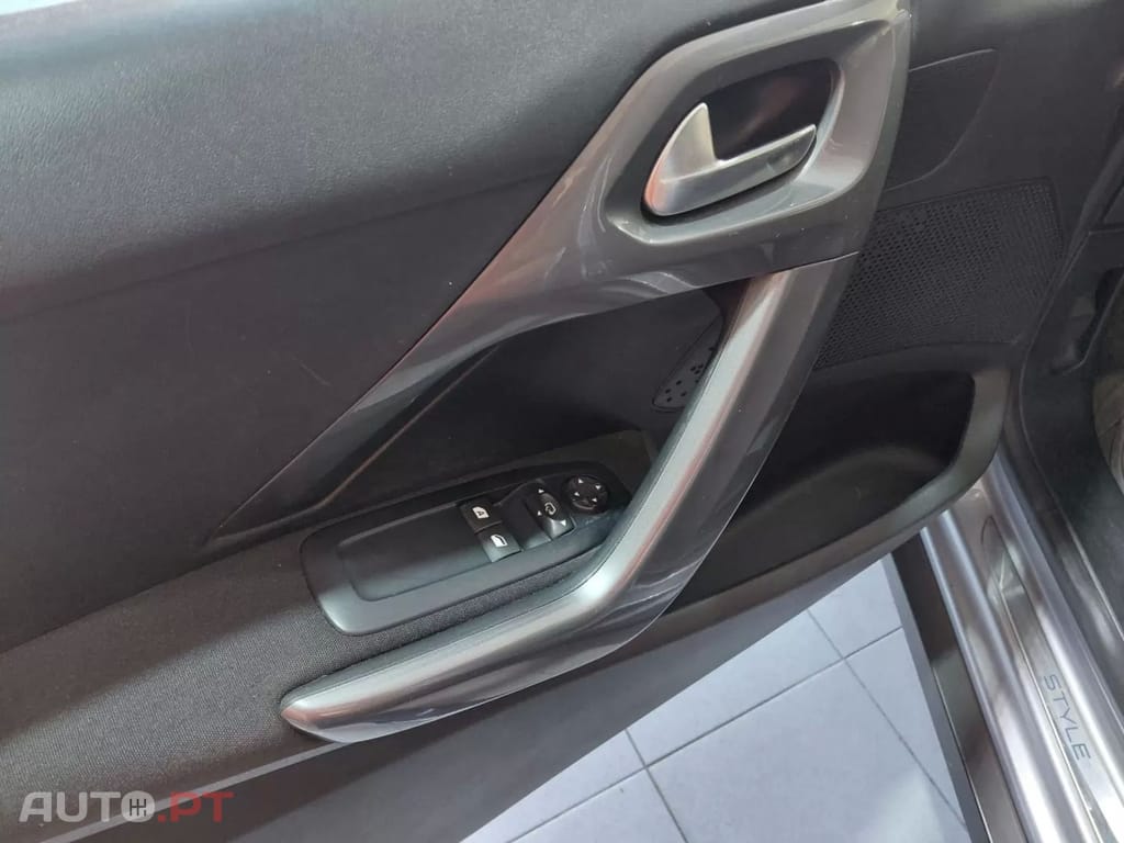 Peugeot 2008 1.2 PureTech Active