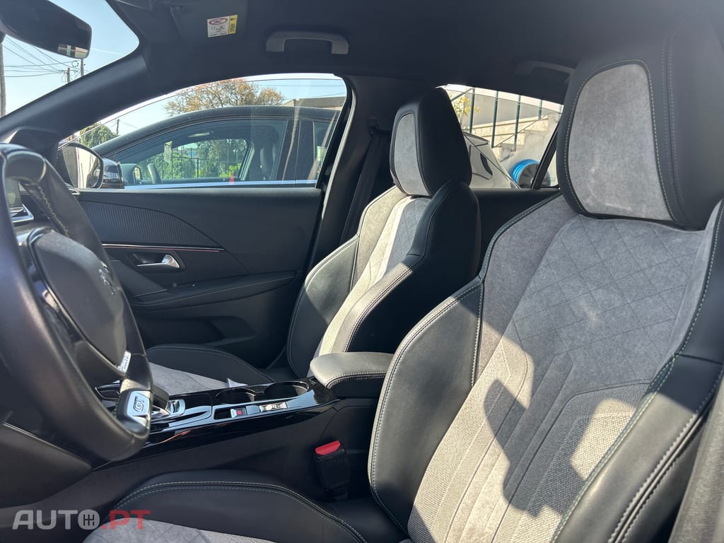 Peugeot E-208 50 kWh GT Pack