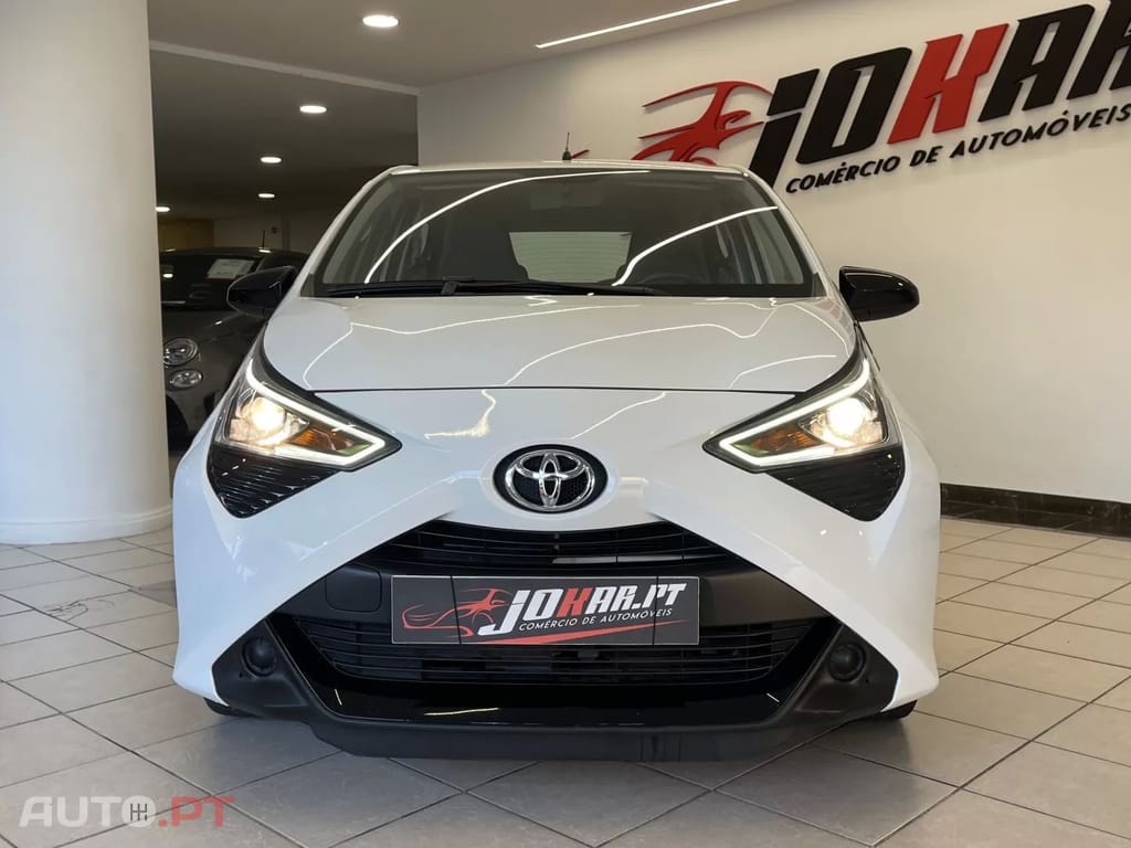 Toyota Aygo X Black&White