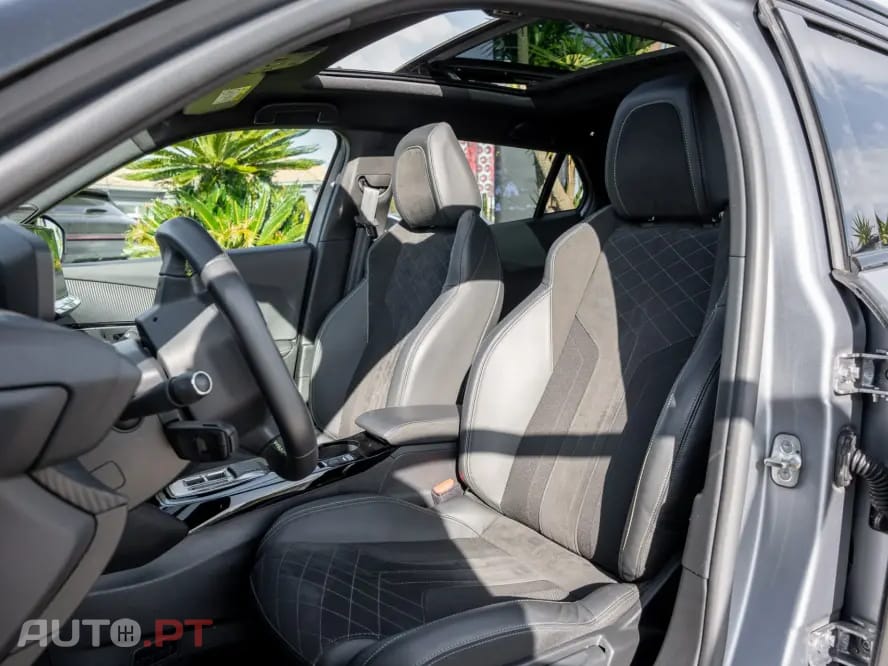 Peugeot E-2008 50 kWh GT