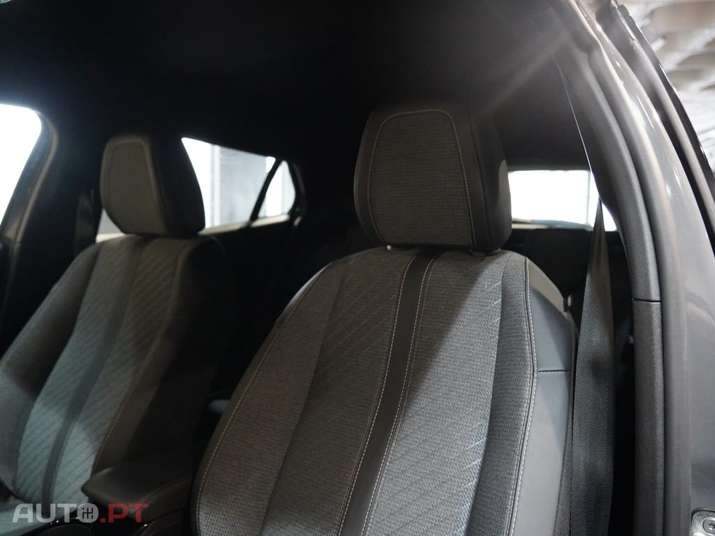 Peugeot 2008 1.2 Hybrid Allure e-DCS6