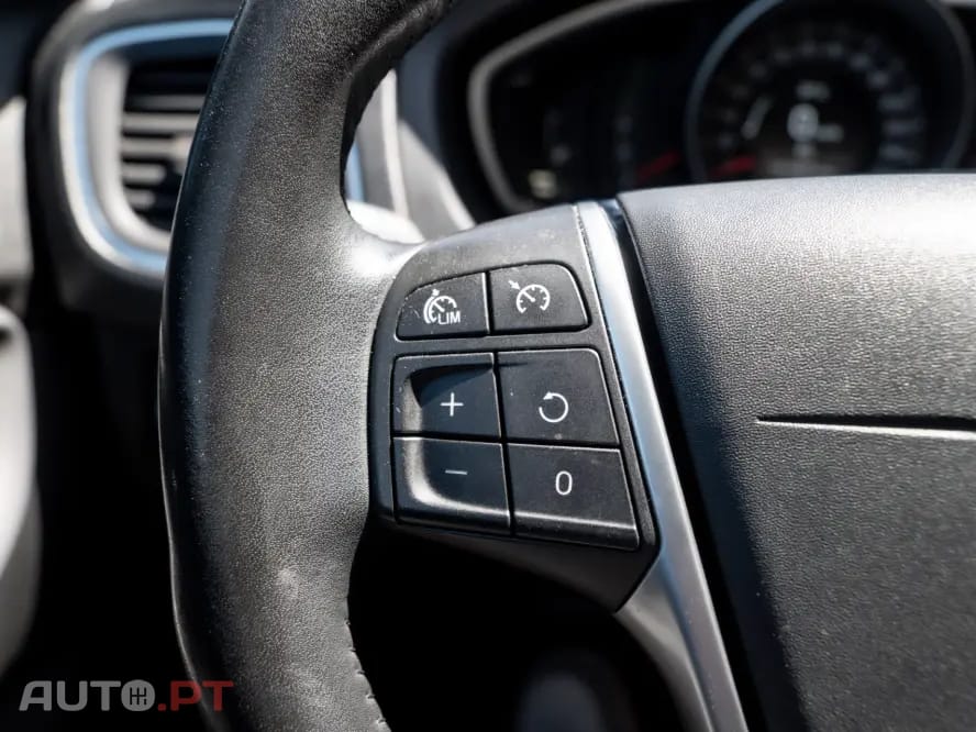 Volvo V40 Cross Country 2.0 D3 Momentum
