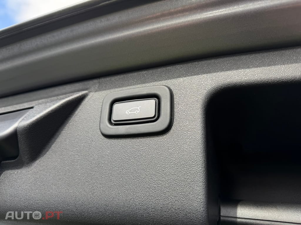 Land Rover Discovery Sport P300e Dynamic SE