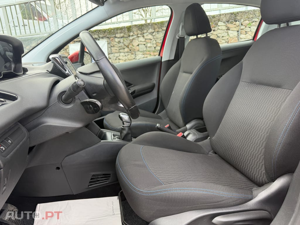 Peugeot 208 1.2 PureTech Signature