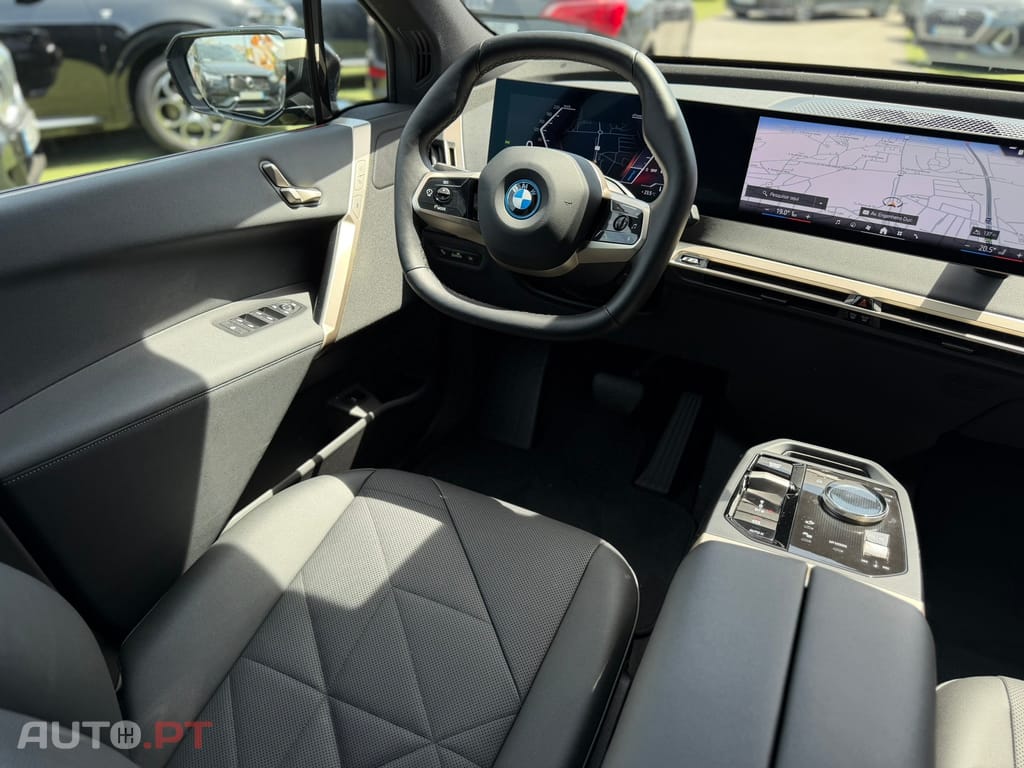 BMW iX xDrive 40 Pack Desportivo