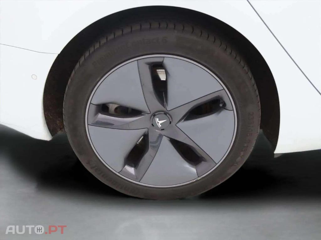 Tesla Model 3 Standard RWD Plus AUTOPILOT
