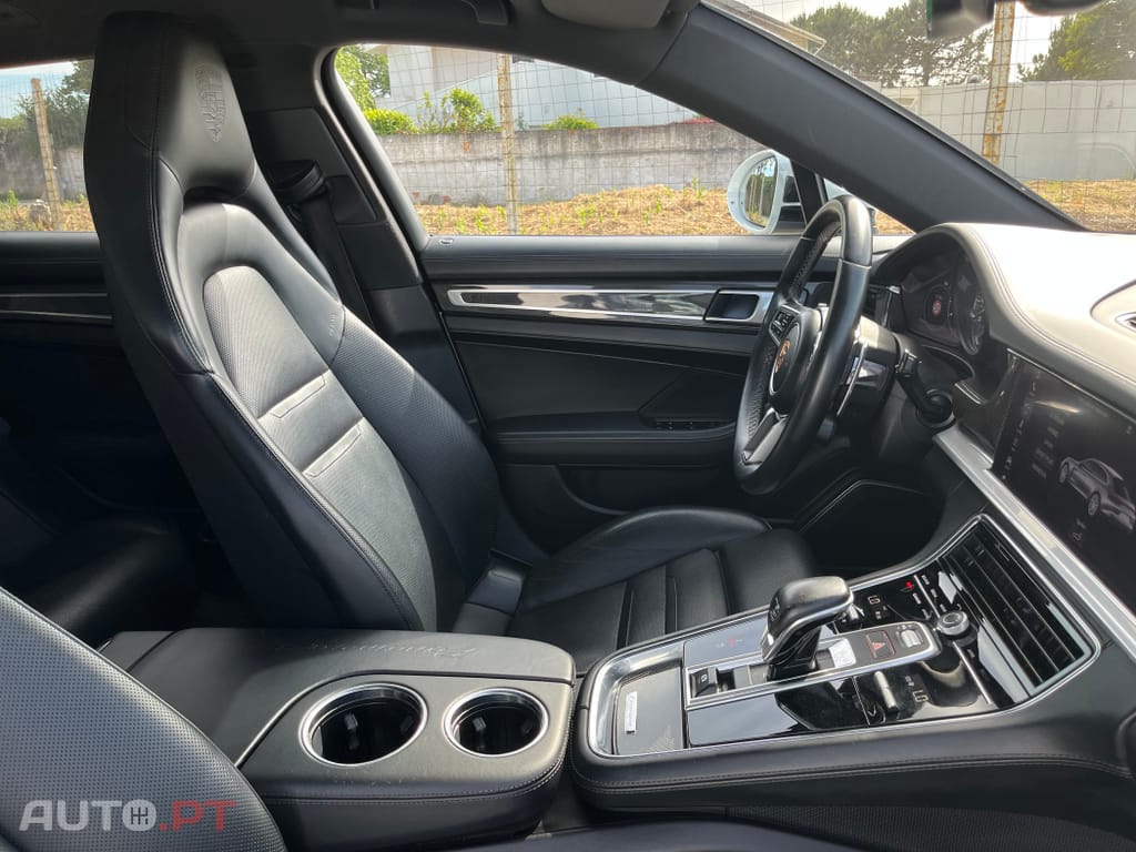 Porsche Panamera 4 E-Hybrid
