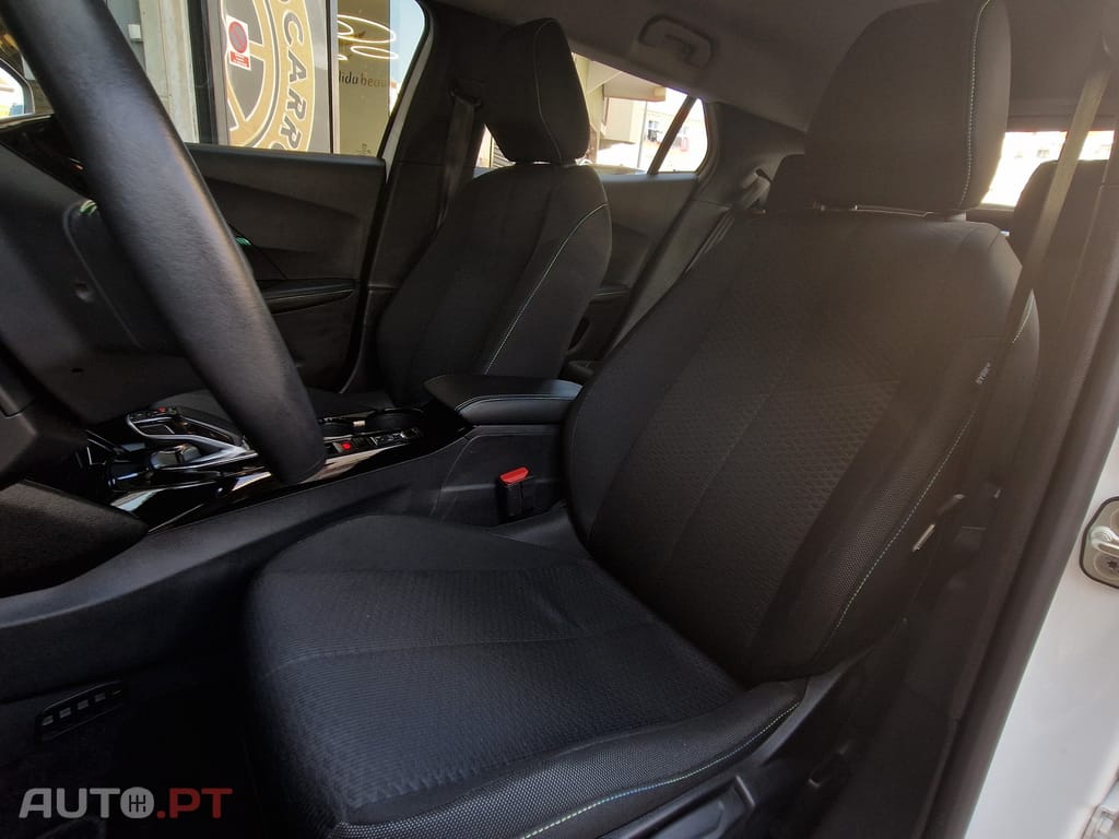 Peugeot E-2008 50 kWh Active Pack