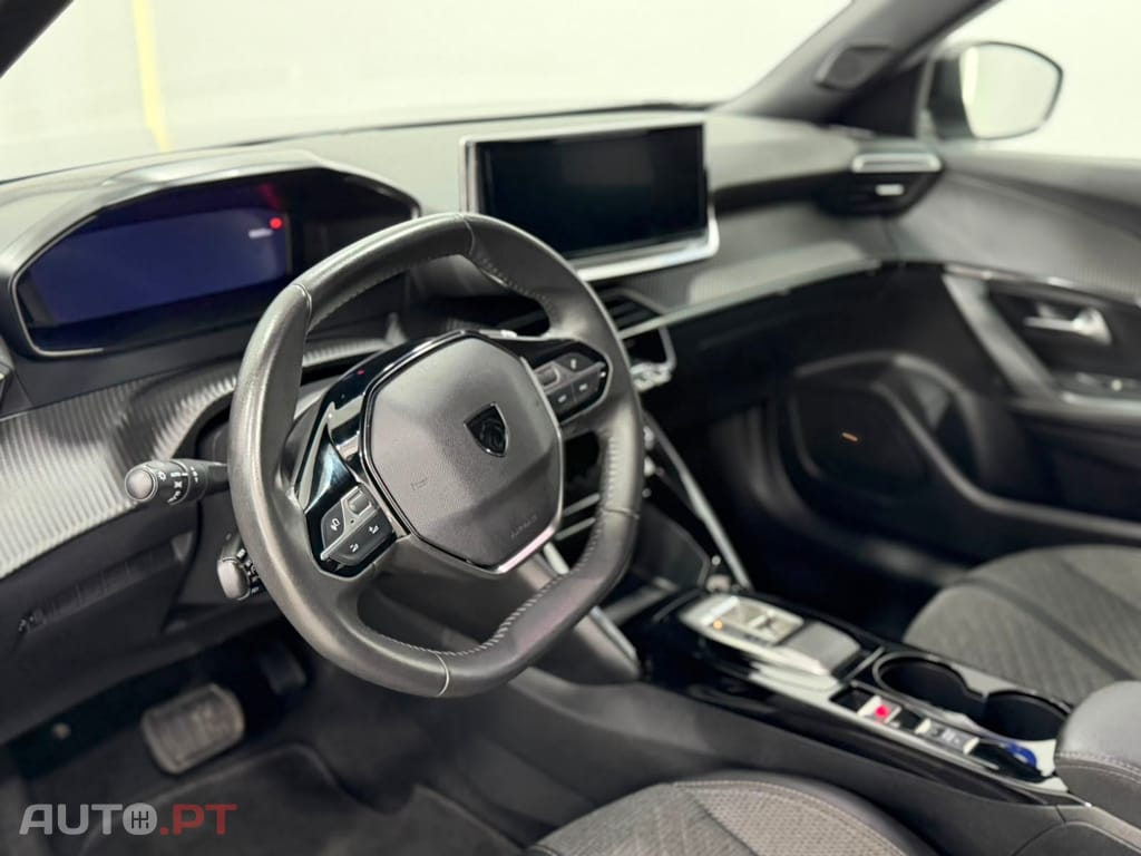 Peugeot 2008 1.2 PureTech Allure EAT8
