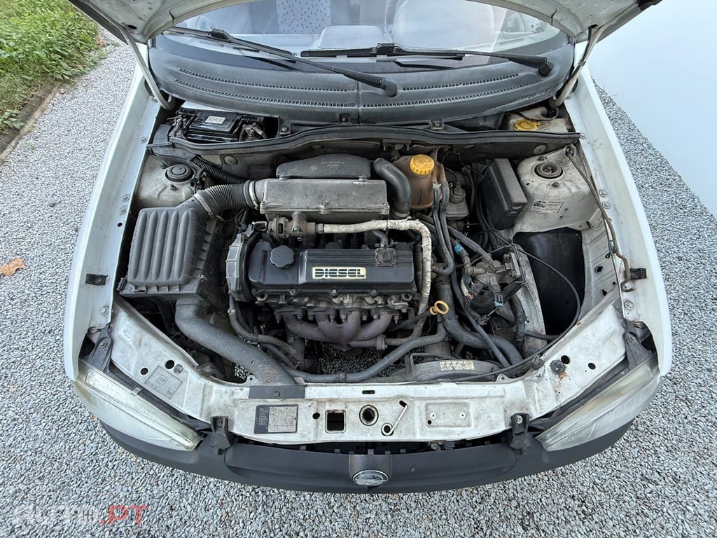Opel Corsa 1.7 D Janelas Base